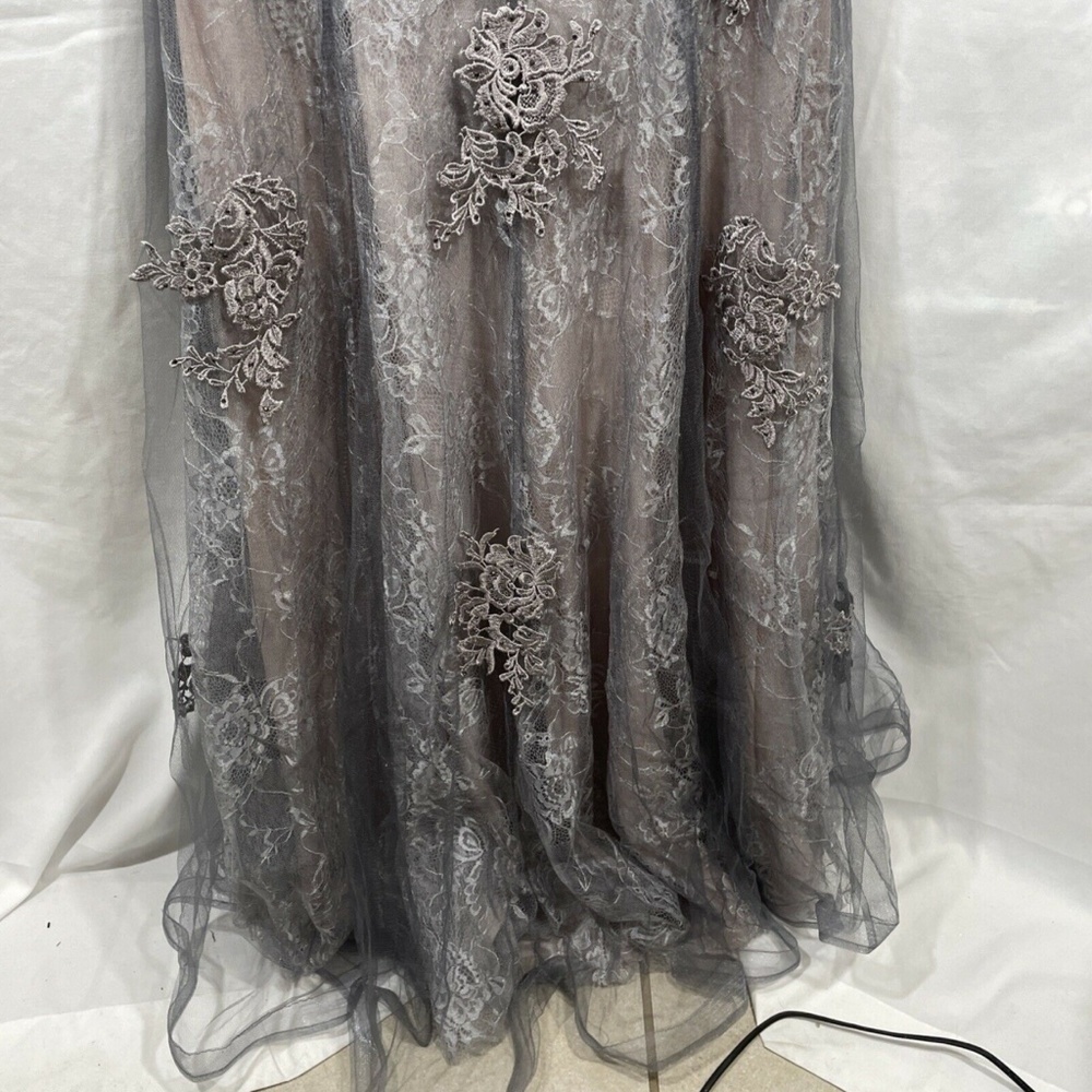 NEW $598 LA FEMME [‎ 4 ] Off the Shoulder Lace Mermaid Gown in Grey/Pink - Picture 12 of 12